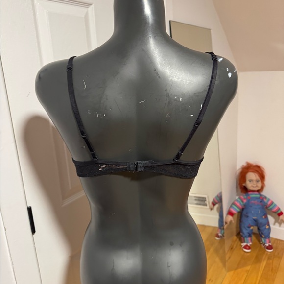 Elegant Black Lace Bra with Red Accents - Picture 5 of 5